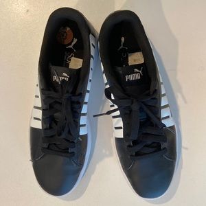 Soft foam Puma black sneakers size 8